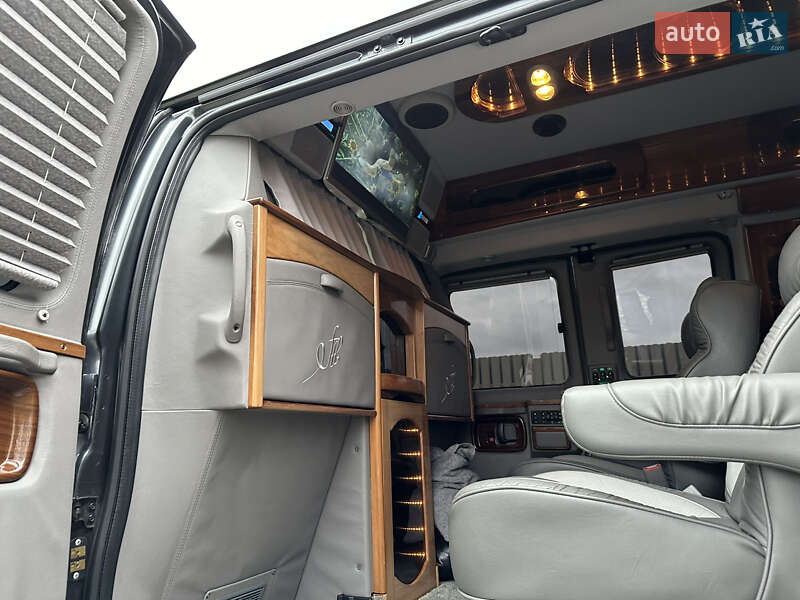 Минивэн Chevrolet Express 2004 в Киеве