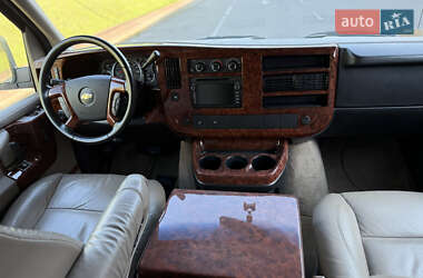 Минивэн Chevrolet Express 2012 в 