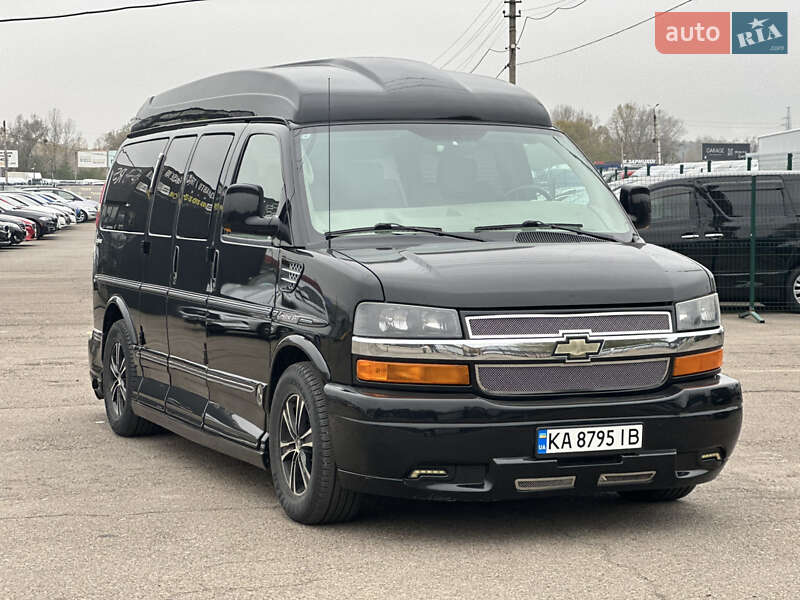 Мінівен Chevrolet Express 2012 в Києві