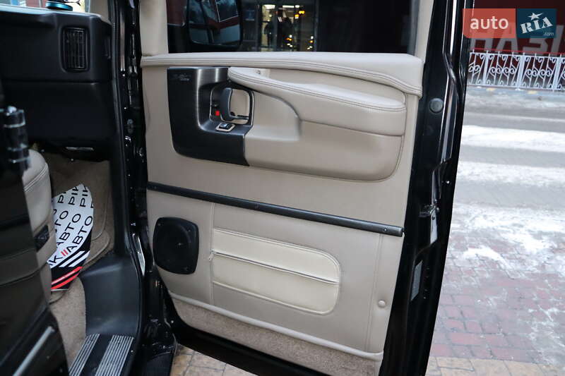 Мінівен Chevrolet Express 2014 в Львові