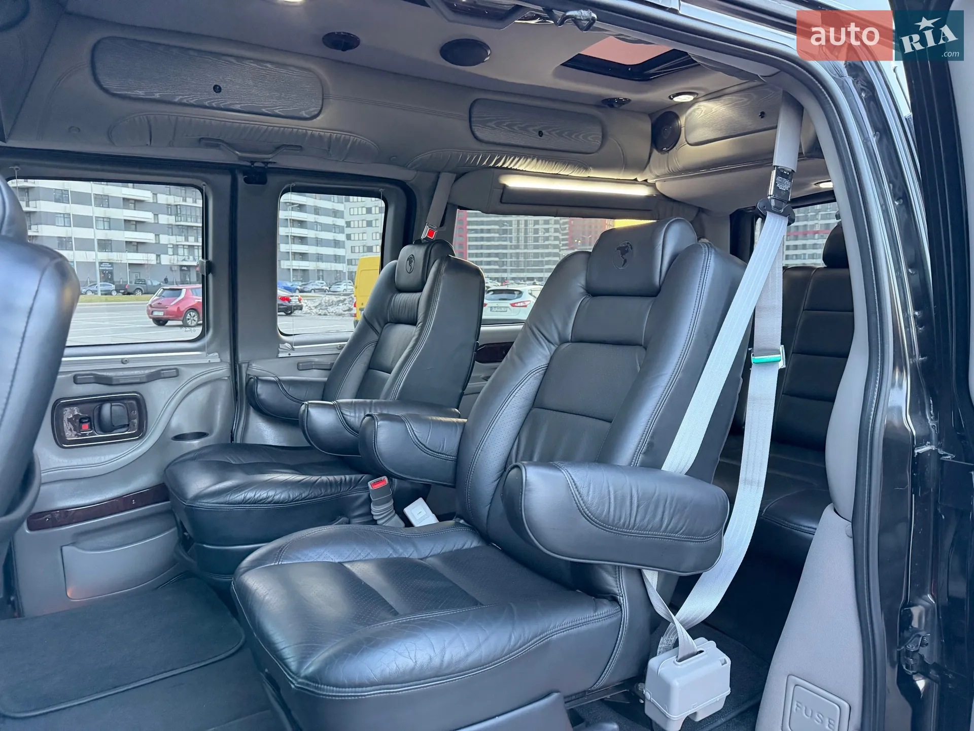 2010 Chevrolet Express - мініатюра 30