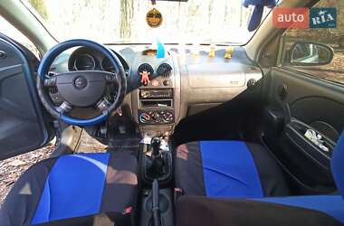 Хэтчбек Chevrolet Kalos 2005 в 