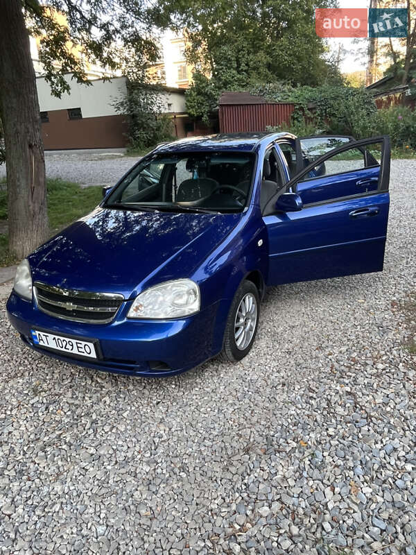 Седан Chevrolet Lacetti 2005 в Івано-Франківську