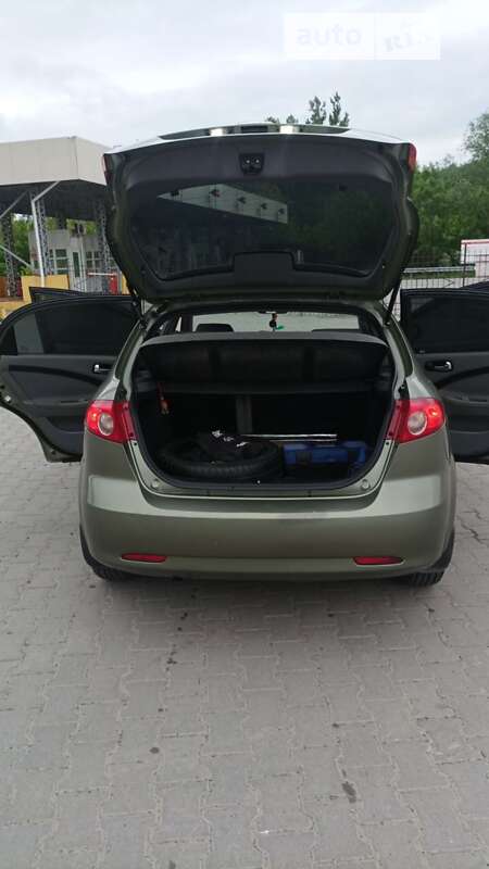 Хэтчбек Chevrolet Lacetti 2005 в Черновцах