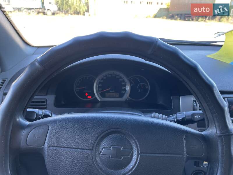 Седан Chevrolet Lacetti 2004 в Прилуках