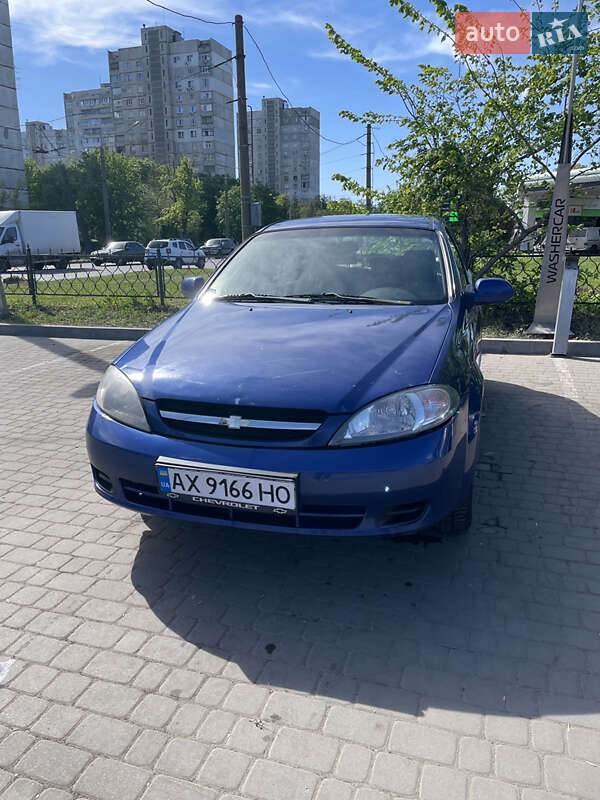 Хэтчбек Chevrolet Lacetti 2004 в 