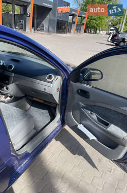 Хэтчбек Chevrolet Lacetti 2004 в 