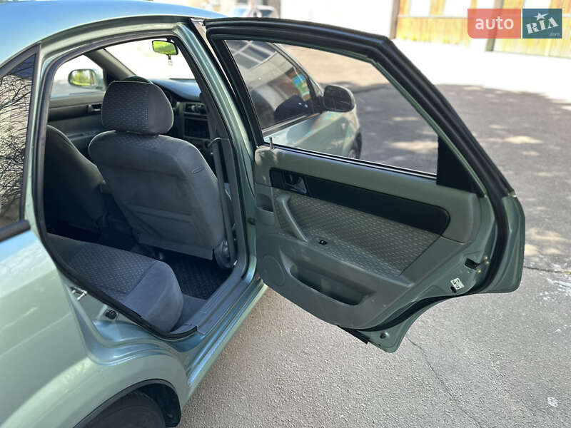 Седан Chevrolet Lacetti 2004 в Рівному