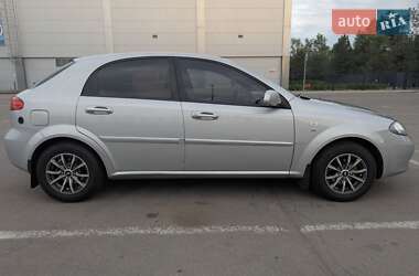 Хэтчбек Chevrolet Lacetti 2005 в 