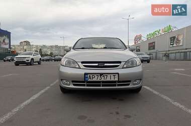 Хэтчбек Chevrolet Lacetti 2005 в 