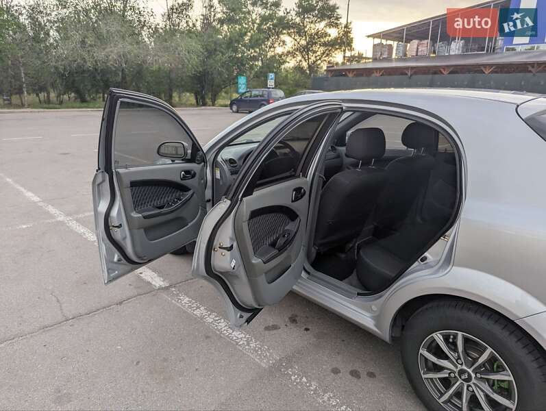 Хэтчбек Chevrolet Lacetti 2005 в Запорожье