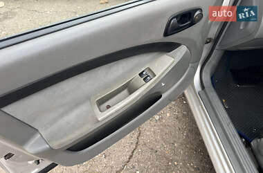 Хэтчбек Chevrolet Lacetti 2005 в 
