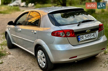 Хэтчбек Chevrolet Lacetti 2005 в 