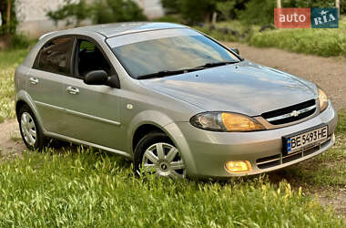 Хэтчбек Chevrolet Lacetti 2005 в 