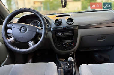 Хэтчбек Chevrolet Lacetti 2005 в 