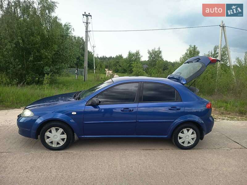 Хэтчбек Chevrolet Lacetti 2008 в 
