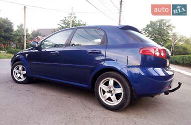 Хэтчбек Chevrolet Lacetti 2005 в 