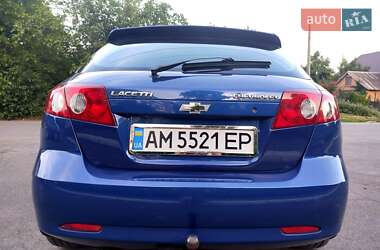 Хэтчбек Chevrolet Lacetti 2005 в 