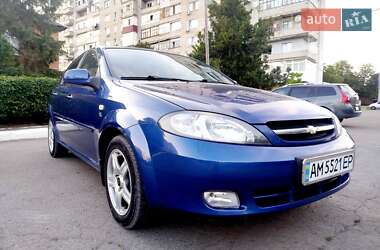 Хэтчбек Chevrolet Lacetti 2005 в 