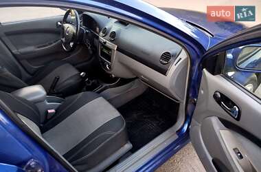 Хэтчбек Chevrolet Lacetti 2005 в 