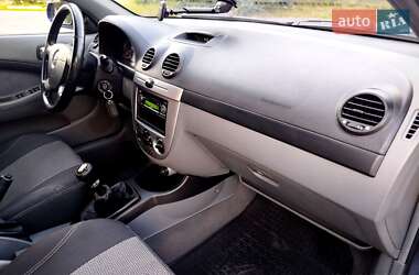 Хэтчбек Chevrolet Lacetti 2005 в 