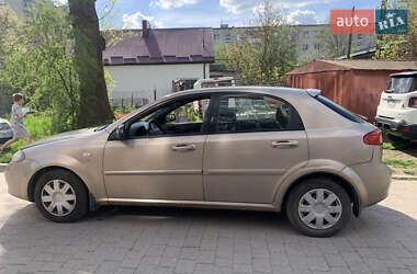 Хэтчбек Chevrolet Lacetti 2005 в 