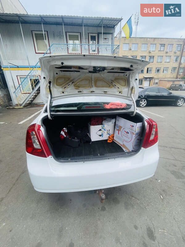 Седан Chevrolet Lacetti 2011 в Киеве