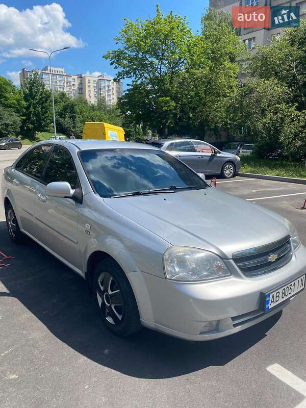 Седан Chevrolet Lacetti 2006 в Чернівцях