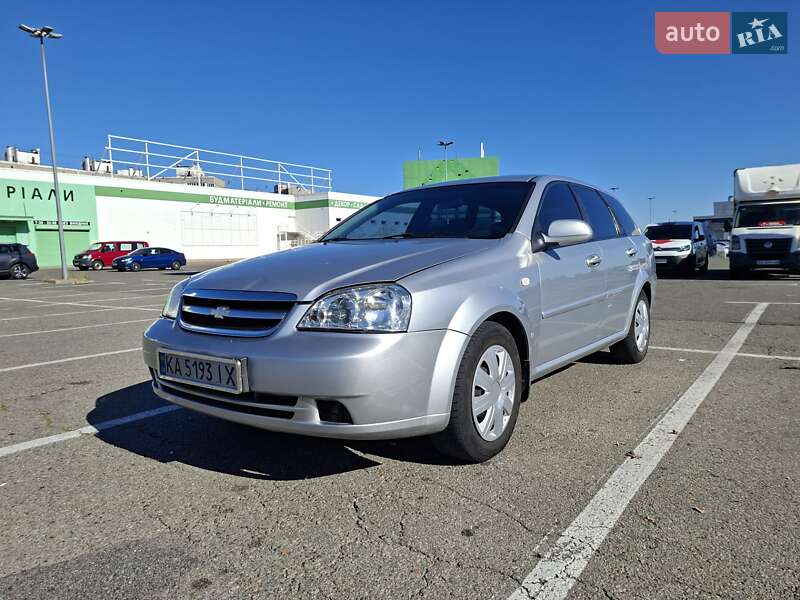 Универсал Chevrolet Lacetti 2008 в  фото Универсал Chevrolet Lacetti 2008 в