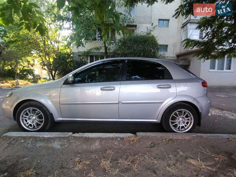 Хэтчбек Chevrolet Lacetti 2005 в Белгороде-Днестровском фото 2 Хэтчбек Chevrolet Lacetti 2005 в Белгороде-Днестровском