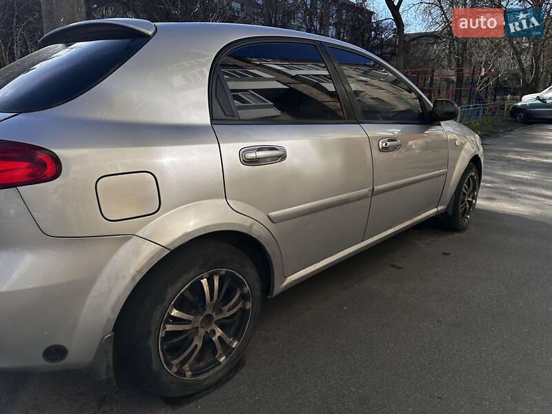 Хэтчбек Chevrolet Lacetti 2008 в Киеве