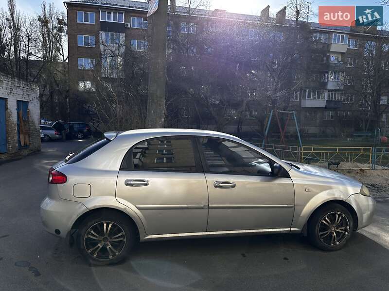 Хэтчбек Chevrolet Lacetti 2008 в Киеве