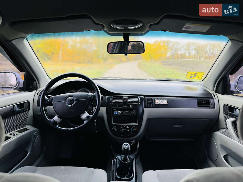 Седан Chevrolet Lacetti 2006 в Ромнах