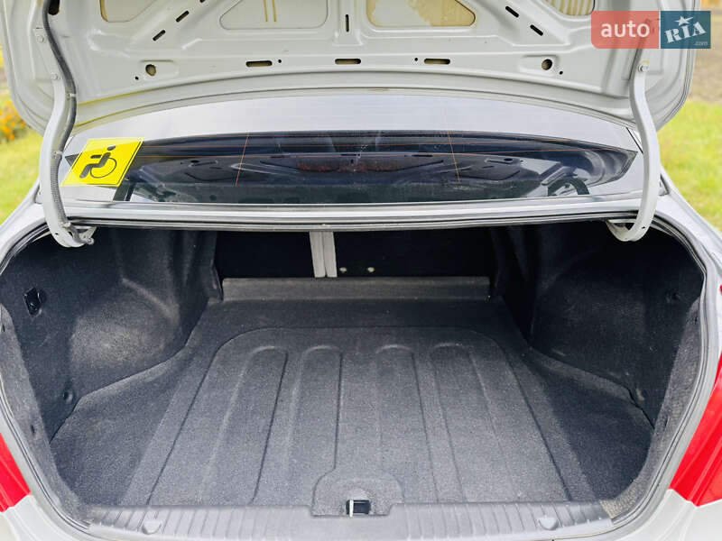 Седан Chevrolet Lacetti 2006 в Ромнах