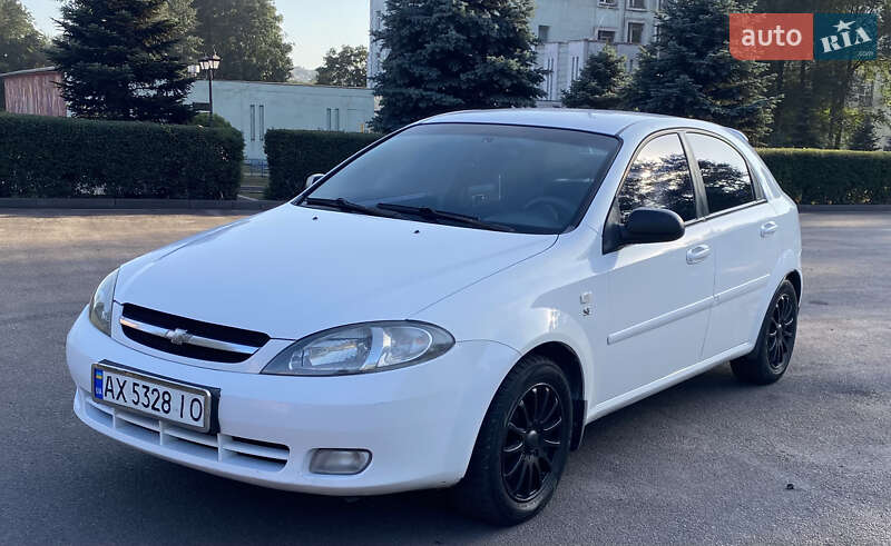 Хэтчбек Chevrolet Lacetti 2005 в  фото Хэтчбек Chevrolet Lacetti 2005 в
