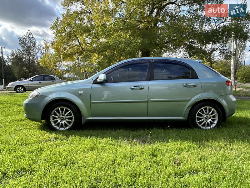 Хетчбек Chevrolet Lacetti 2006 в Миколаєві