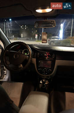 Седан Chevrolet Lacetti 2005 в  фото 8 Седан Chevrolet Lacetti 2005 в