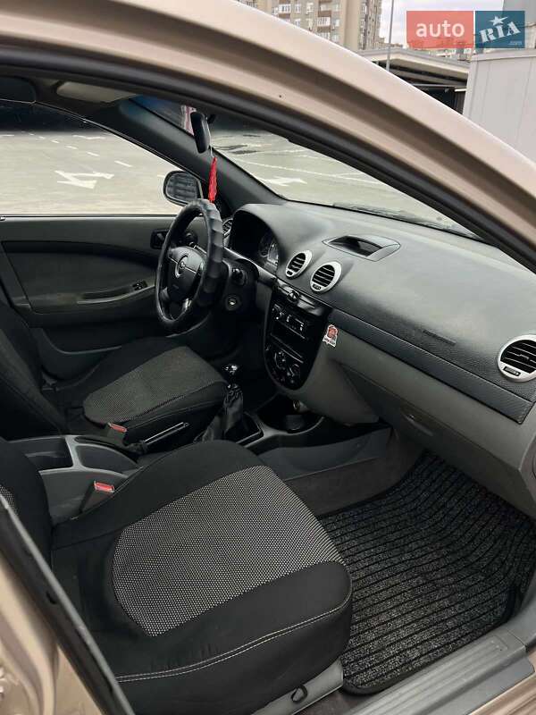 Хэтчбек Chevrolet Lacetti 2008 в Киеве