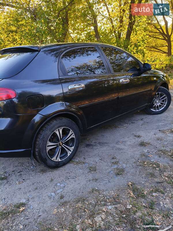 Хэтчбек Chevrolet Lacetti 2005 в Ромнах