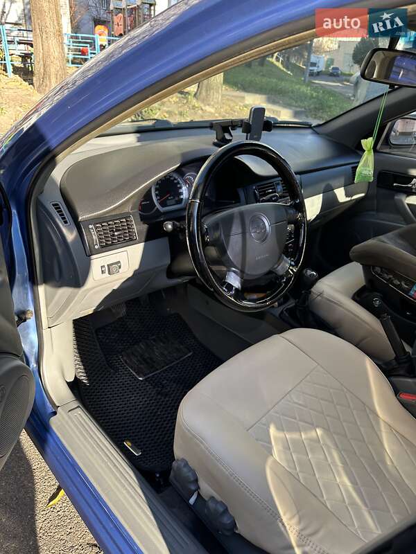 Седан Chevrolet Lacetti 2004 в Киеве