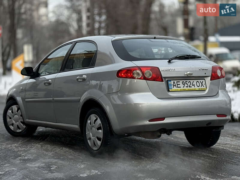 Хетчбек Chevrolet Lacetti 2004 в Дніпрі