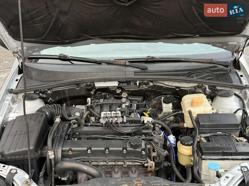 Хетчбек Chevrolet Lacetti 2004 в Дніпрі