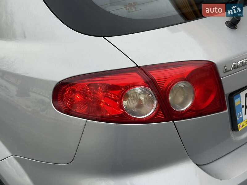 Хетчбек Chevrolet Lacetti 2004 в Дніпрі