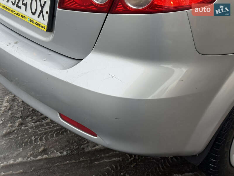 Хетчбек Chevrolet Lacetti 2004 в Дніпрі