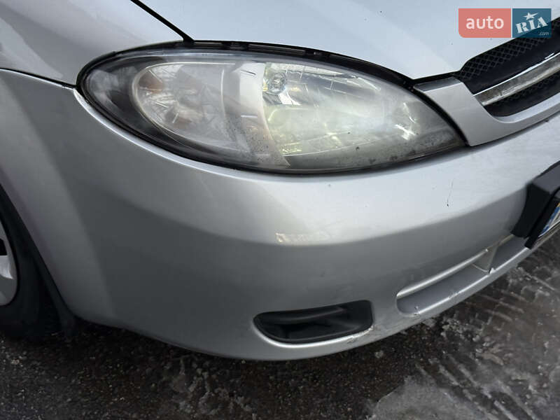 Хетчбек Chevrolet Lacetti 2004 в Дніпрі