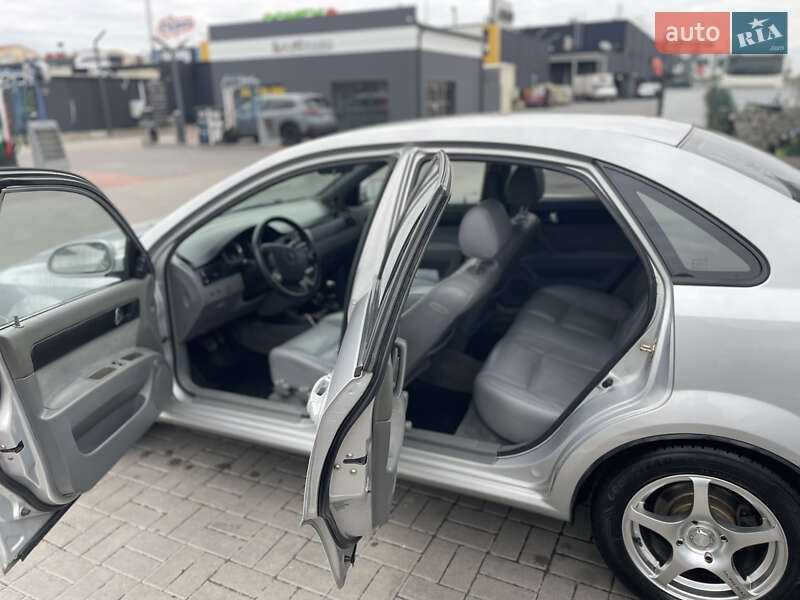 Седан Chevrolet Lacetti 2005 в Киеве