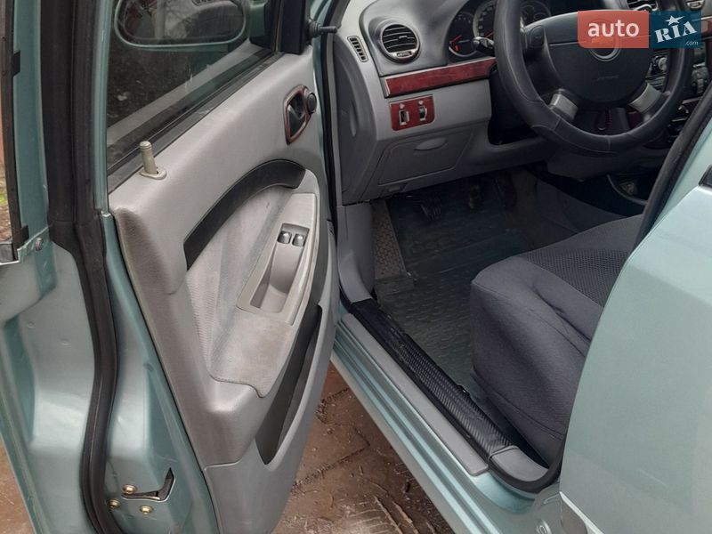 Хэтчбек Chevrolet Lacetti 2006 в Кривом Роге фото 5 Хэтчбек Chevrolet Lacetti 2006 в Кривом Роге