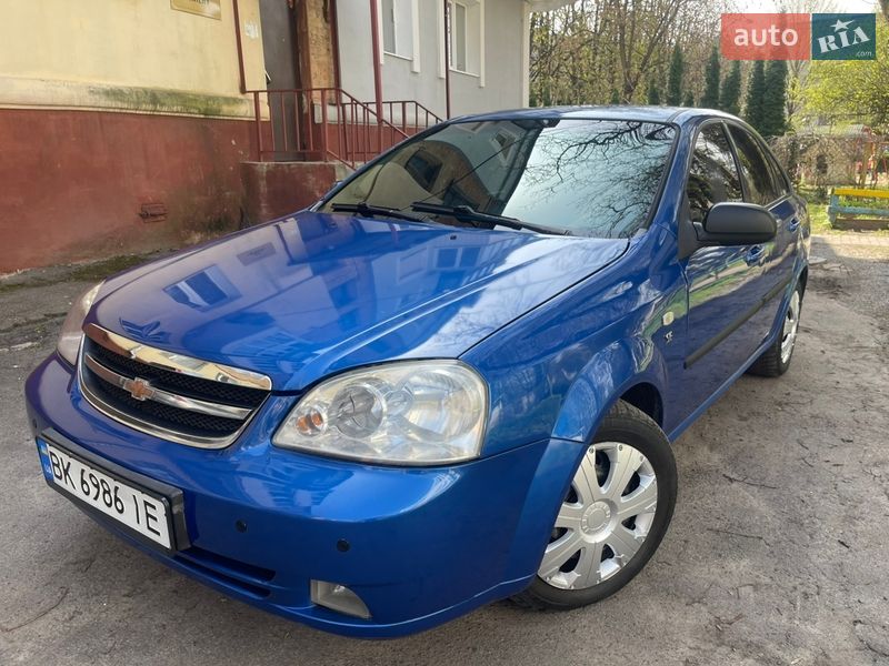 Седан Chevrolet Lacetti 2005 в Ровно