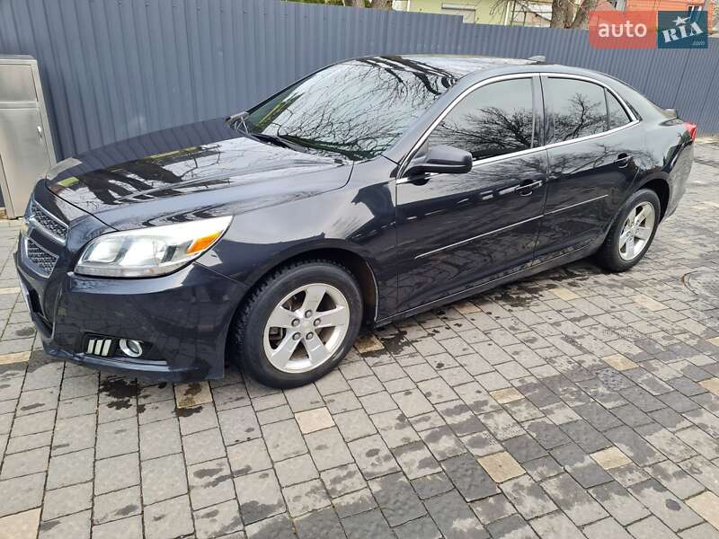 Седан Chevrolet Malibu 2014 в Ужгороді