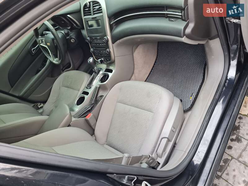 Седан Chevrolet Malibu 2014 в Ужгороді